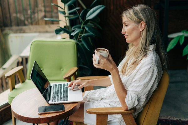 Comment devenir community manager freelance en 2024 ?